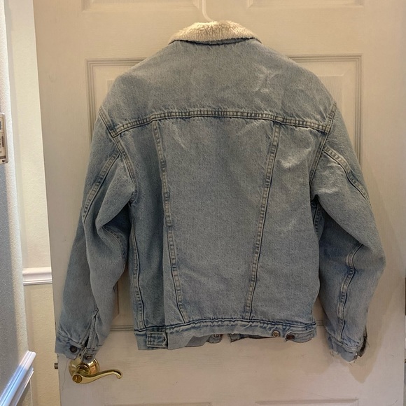 SOLD Vintage Levi Sherpa jacket! - Picture 2 of 5